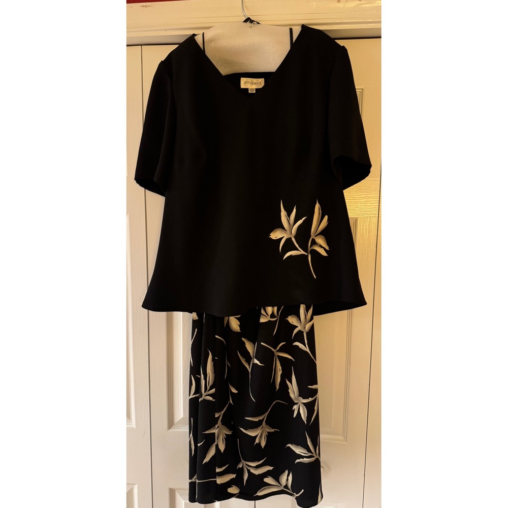 Studio I Two Piece Skirt Set Size 18W